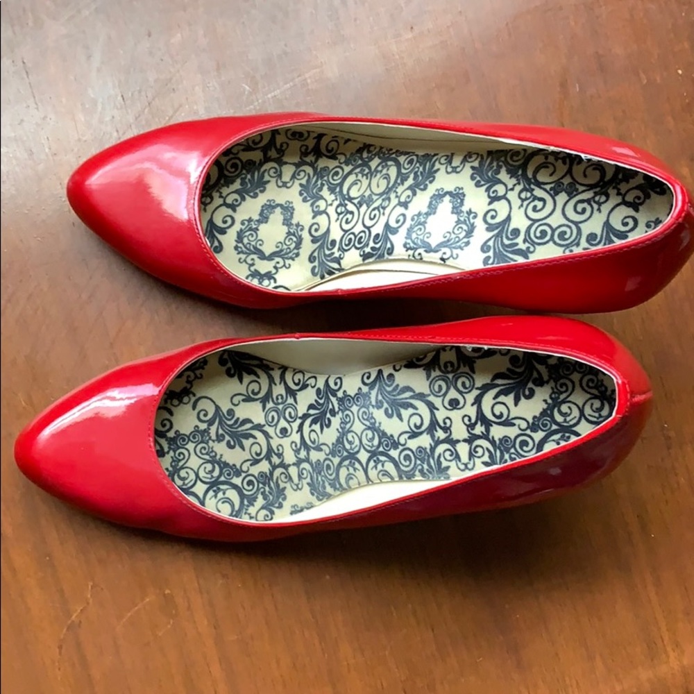 Max Studio red patent pumps